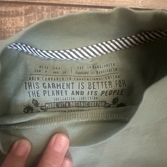 like new Volcom T-shirt - Picture 3 of 3